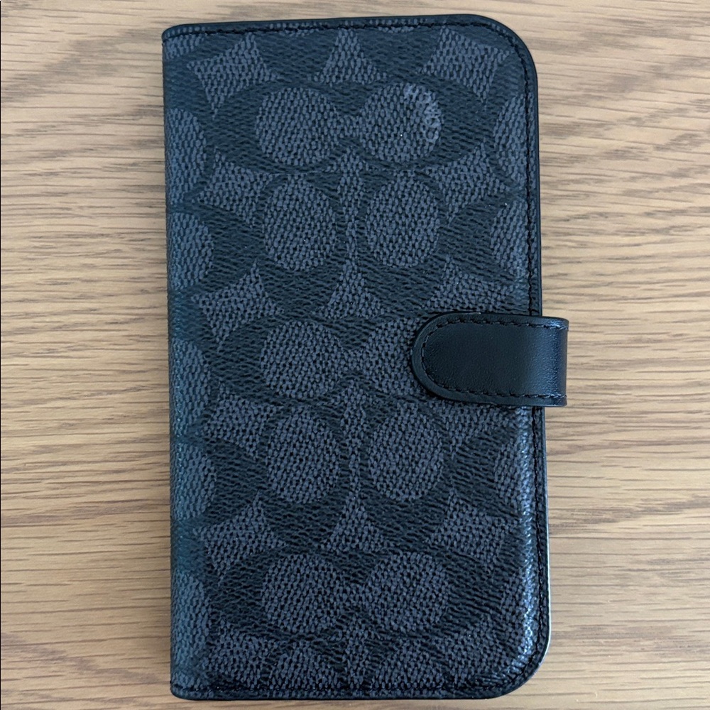 Coach iPhone 15/14/13 Case & Card Holder with removable Phone Case
